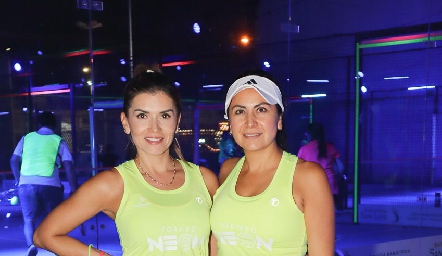  Ana y Elsa López.