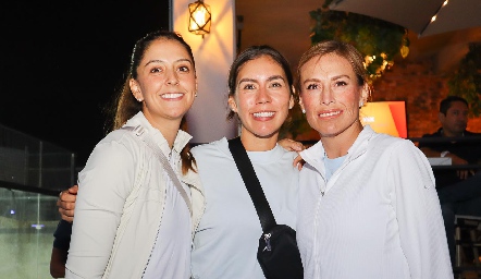  Claudia Dávalos, Sofía Orozco y Tania Anguiano.
