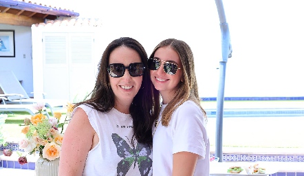  Ximena Burberg con su hija Isa Burberg.