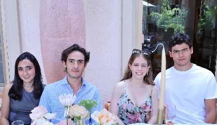  Sofía Flores, Diego Domínguez, Ale Suarez y José Benavente.