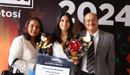  Alma Idalia Alonso, Wendolyn González y Jesús González.