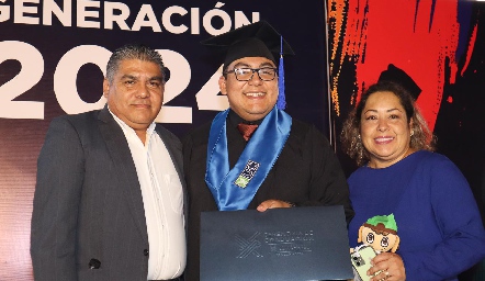  Rodolfo Valdez, Mauricio González y Linda González Gómez.