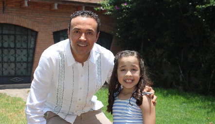  Paco del Camino con su hija Regina.