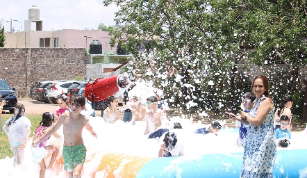  Alberca de espuma.