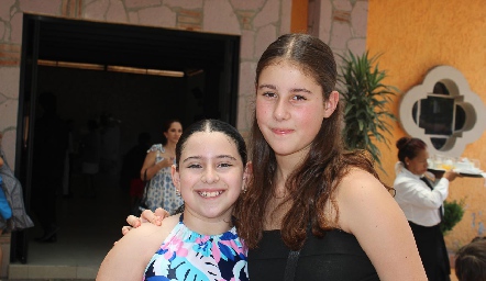  Lourdes y Mila.