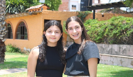  Matilda Torres y Mía Mercado.