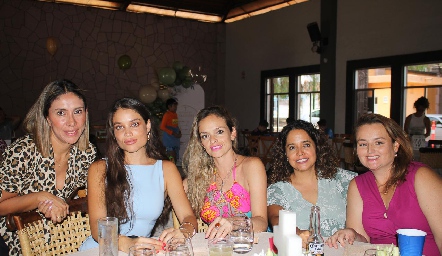  Jessi Mercado, Lore Alvarado, Vero Alvarado, Oli Dávalos y Marce Alvarado.