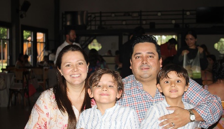  Víctor Vucetich, Fernanda Recio, Fer Alonso y Mauro Alberto.
