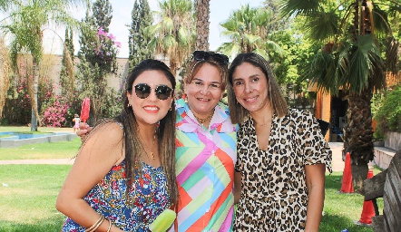  Cinthia Loredo, Moni Morales y Jessi Mercado.