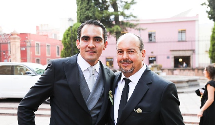  Mauricio con su papá Carlos Sánchez.