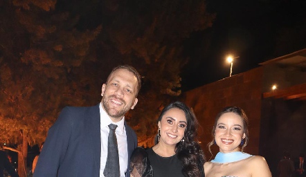  Rodrigo, Michelle y Almita.