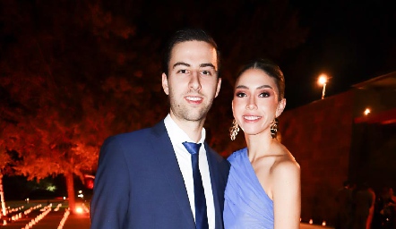  Memo Robles y Alexa Berrones.