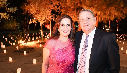  Gabriela Payán y Meme Santos.