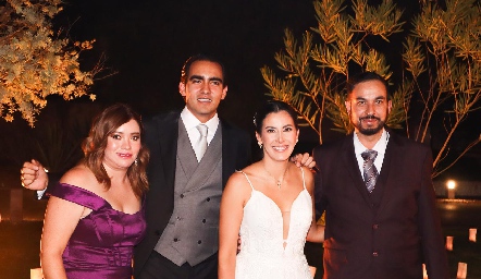  Karina Adoración Torres, Mauricio Sánchez, Daniela Mauricio y Sergio Msuricio.