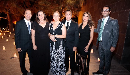 José Ramón Martínez, Pilar Torres, Mariana Torres, José Alberto Torre, Bárbara Berrones y Fernando Rojo.