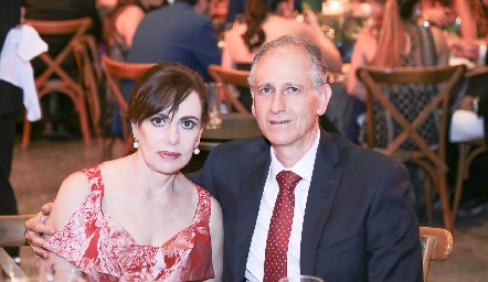 Alicia Gallegos y Víctor Medlich.