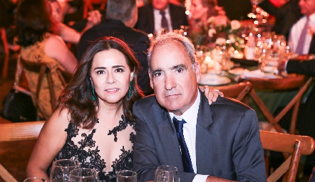  Laura Acosta y Ricardo Raymond.