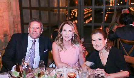  Alejandro Santibáñez, Lupita Santibáñez y Carmen Cerecedo.