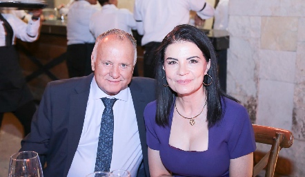  Ariel Aldrett y María Esther Velázquez.