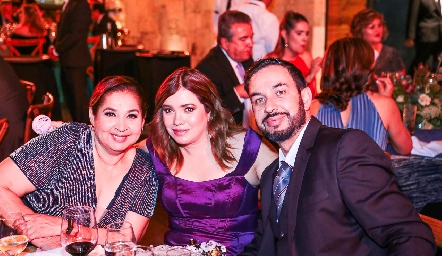  Gabriela Álvarez, Karina Torres y Sergio Mauricio.