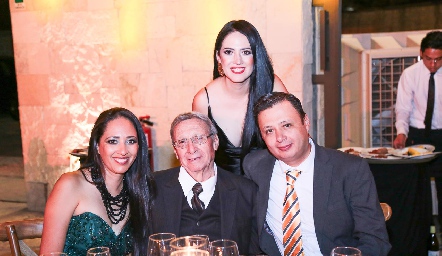  Jazmín Mauricio, Berenice Mauricio, Armando Mauricio y Armando Mauricio.