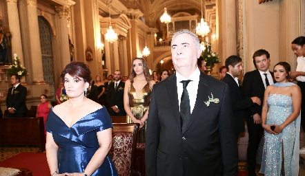  Isabel Guzmán y Jorge Mauricio, papás de la novia.