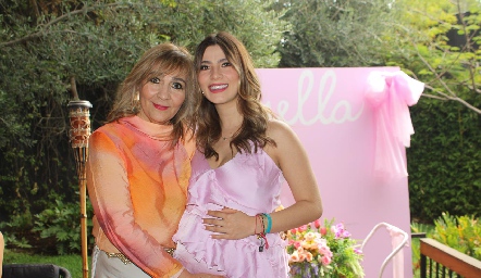  Cristina Córdova con su hija Sofía Muñiz.