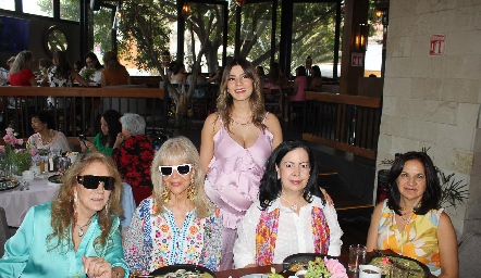  Juli Abud, Chayo Ortuño, Sofía Muñiz, Píldora Quint´sn de Leos y Rosario de Ortuño.