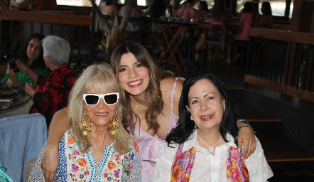  Chayo Ortuño, Sofía Muñiz y Píldora Quintana.