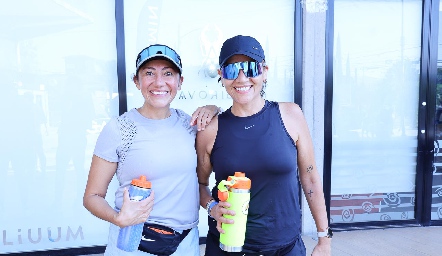 Liliana Zavala y Esmeralda Zavala.