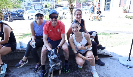  Cecilia Padrón, Carlos Alvarado, Lucía Padrón y Eugenia Castañón.