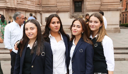  Pía Quibrera, Valentina Aguilar, Loretta Castanedo y Marina Galán.