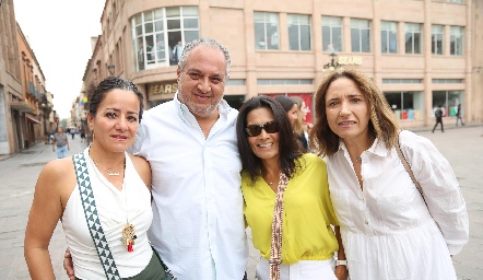  Sindhy Gutiérrez, Rafael Aguilar, Carla Gutiérrez y Marijó Abaroa.