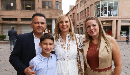  Edson Silva, Mateo, Leila Silva y Patricia Campañolly.
