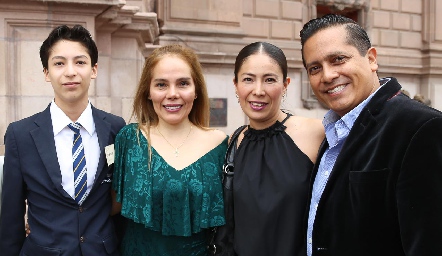  Hugo Oscar Benítez, Luz Yadira, Nelly Zamudio y Hugo Benitez.