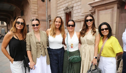  Cristina Villalobos, Paloma González, Cristina Ortiz, Sindhy Gutiérrez, Karina Hernández y Carla Gutiérrez.