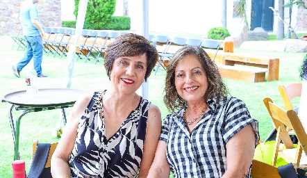  Arcelia Medrano y Marcela Díaz.