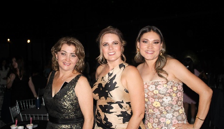  Flor Leos, Paty Campagnoli y Mónica.