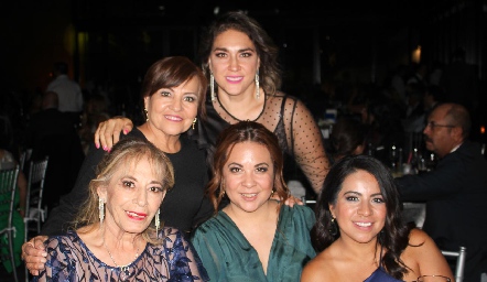  Mirella, Karina, Karla, Lily y Rox.