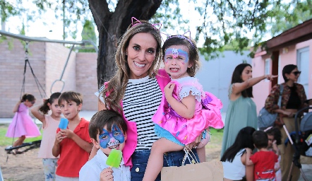  Daniela Llano, Sebastián y Sofía Guerra.