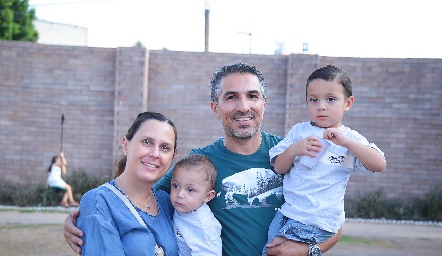  Alejandro, Estefanía, Ferran y Thiago.