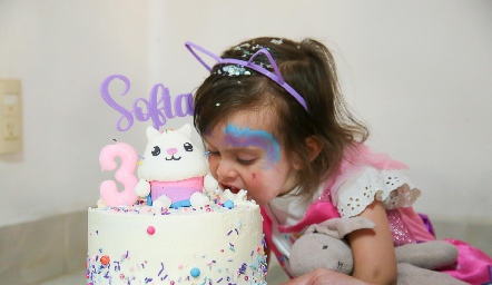  Sofía y su pastel.