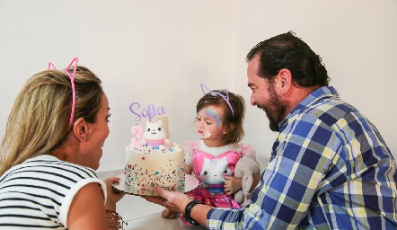  Pablo Guerra, Daniela Llano y Sofía Guerra.