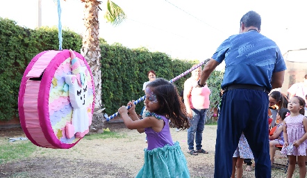  Camila.