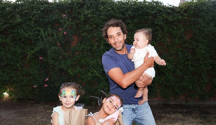  Daniel Enríquez, Lorenzo Enríquez y Roberta Enríquez.