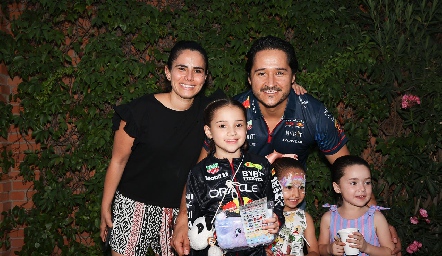 Carla, Juan Carlos, Maya, María José y Lía.