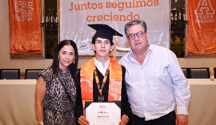  Vero Conde y Jacobo Payán con su hijo Diego.