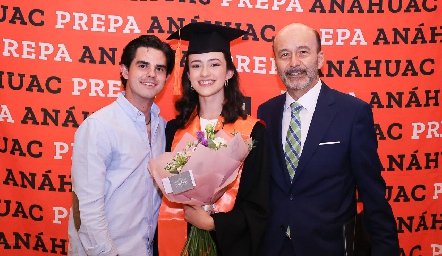  Gustavo Medina, Montse Estrada y Ricardo Estrada.