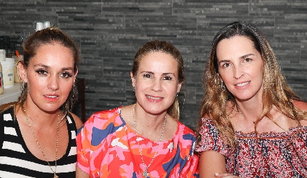  María Torres, Michelle Baeza y Eunice Camacho.