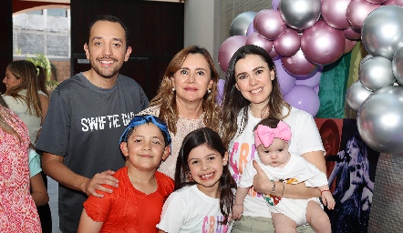 Mauro Rodríguez, Fernanda Pérez, Xaviera Rodríguez, Alejandro Pérez y Elvia Cerda.